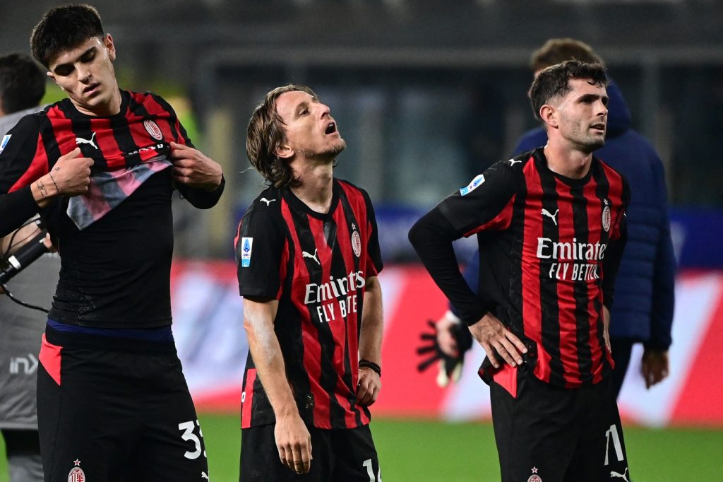 Milanu samo bod nakon što je imao dva gola prednosti u Parmi