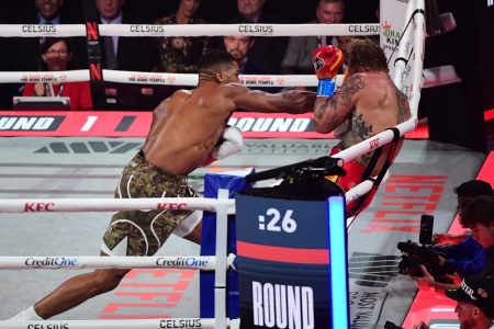 Joshua slomio čeljust Paulu, od borbe obojica zaradila ogroman novac