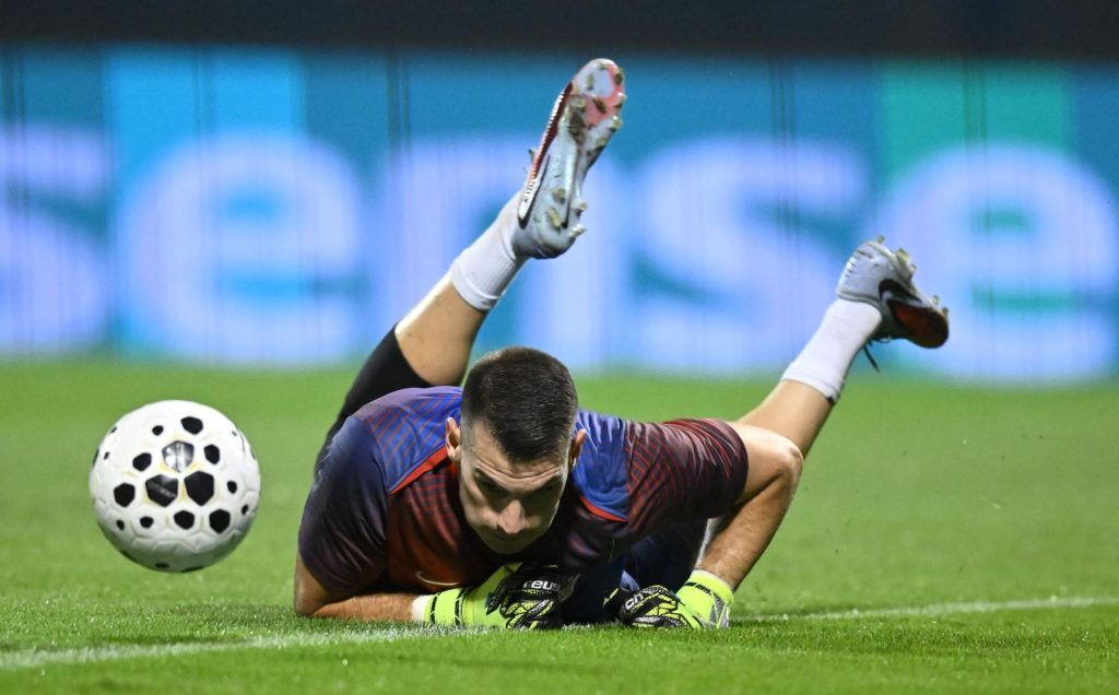 Dinamo poslao ponudu Fenerbahceu za Livakovića