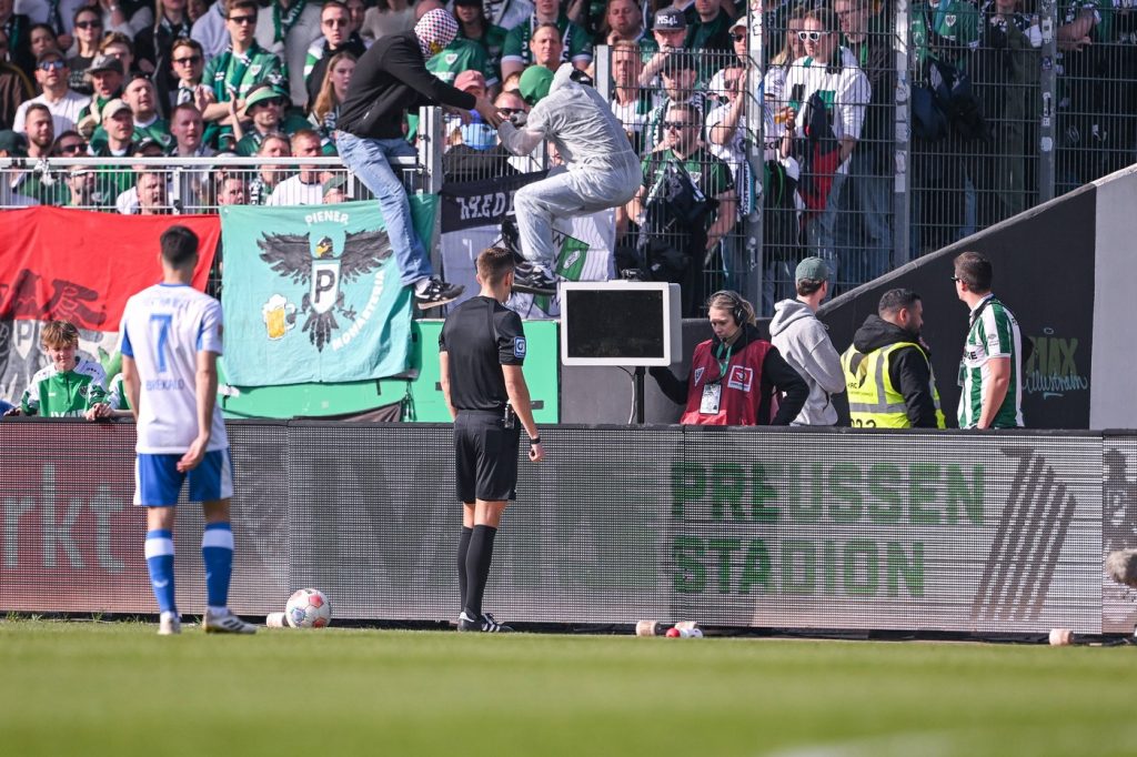 Haos na utakmici u Njemačkoj, navijač isključio VAR