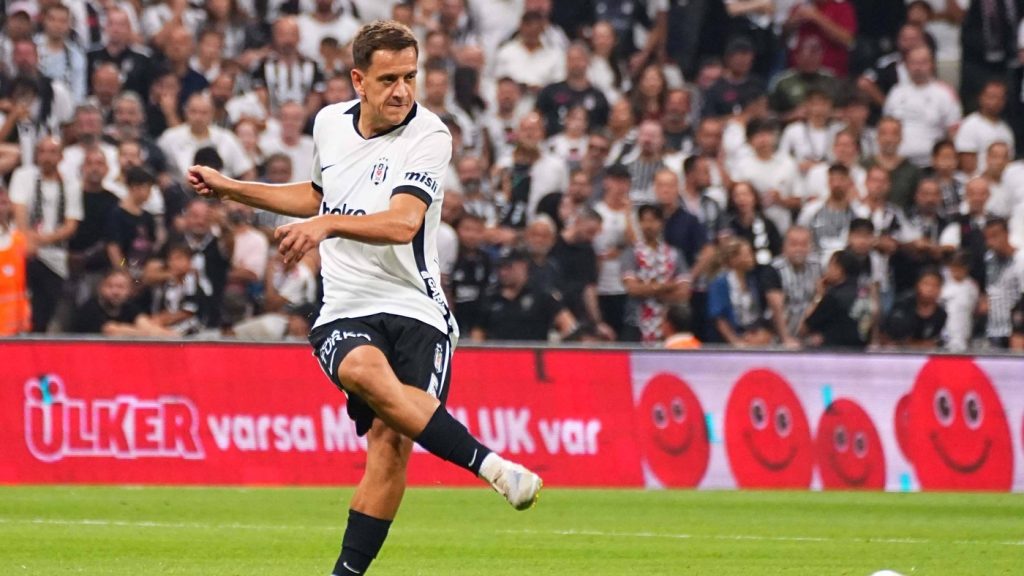 Amir Hadžiahmetović napustio Besiktas