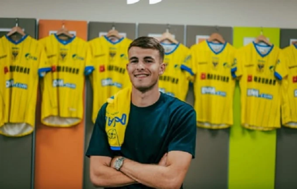 Baždar zvanično predstavljen u novom klubu, zadužio je ‘devetku’